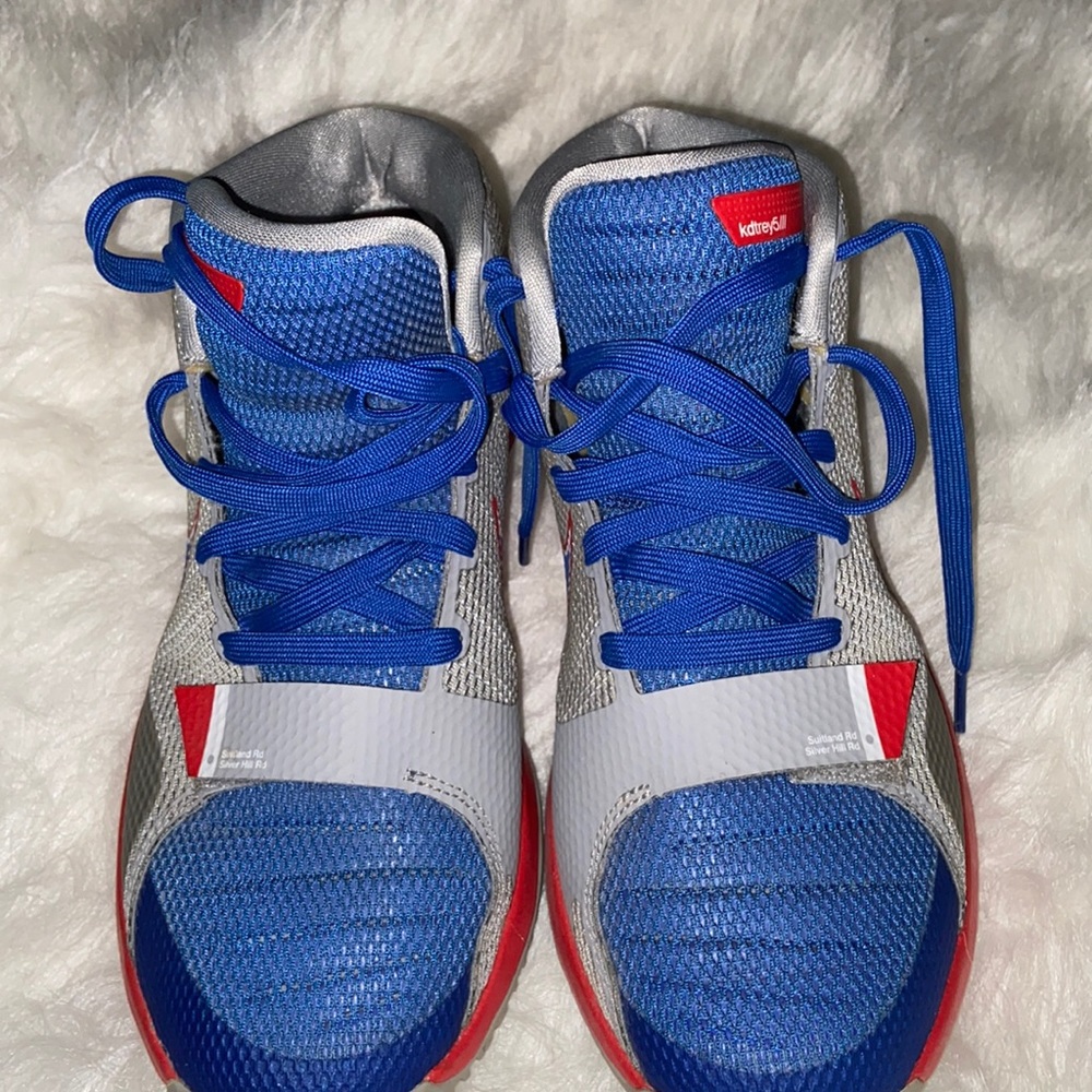 KD Trey 5. Youth size 7Y.